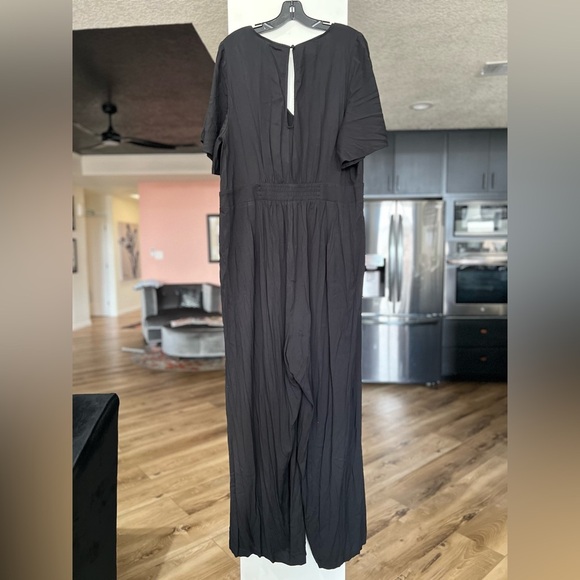 Torrid Challis Flutter Sleeve Jumpsuit in Black Size 3x New With Tags - Picture 2 of 10